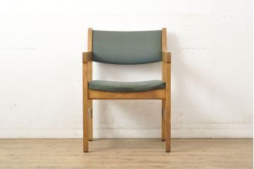 デンマークビンテージ　Hans J Wegner(ハンス・J・ウェグナー)　GETAMA(ゲタマ)　CONFERENCECHAIR　オーク材　洗練された佇まいが目を引くカンファレンスチェア(アームチェア、イス、椅子、ダイニングチェア、ヴィンテージ、北欧)(R-052634)