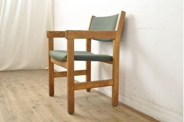 デンマークビンテージ　Hans J Wegner(ハンス・J・ウェグナー)　GETAMA(ゲタマ)　CONFERENCECHAIR　オーク材　洗練された佇まいが目を引くカンファレンスチェア(アームチェア、イス、椅子、ダイニングチェア、ヴィンテージ、北欧)(R-052634)