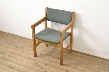 デンマークビンテージ　Hans J Wegner(ハンス・J・ウェグナー)　GETAMA(ゲタマ)　CONFERENCECHAIR　オーク材　洗練された佇まいが目を引くカンファレンスチェア(アームチェア、イス、椅子、ダイニングチェア、ヴィンテージ、北欧)(R-052634)