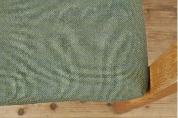デンマークビンテージ　Hans J Wegner(ハンス・J・ウェグナー)　GETAMA(ゲタマ)　CONFERENCECHAIR　オーク材　洗練された佇まいが目を引くカンファレンスチェア(アームチェア、イス、椅子、ダイニングチェア、ヴィンテージ、北欧)(R-052634)