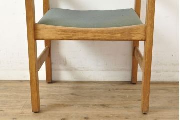 デンマークビンテージ　Hans J Wegner(ハンス・J・ウェグナー)　GETAMA(ゲタマ)　CONFERENCECHAIR　オーク材　洗練された佇まいが目を引くカンファレンスチェア(アームチェア、イス、椅子、ダイニングチェア、ヴィンテージ、北欧)(R-052634)