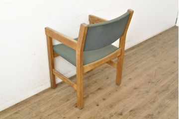 デンマークビンテージ　Hans J Wegner(ハンス・J・ウェグナー)　GETAMA(ゲタマ)　CONFERENCECHAIR　オーク材　洗練された佇まいが目を引くカンファレンスチェア(アームチェア、イス、椅子、ダイニングチェア、ヴィンテージ、北欧)(R-052634)