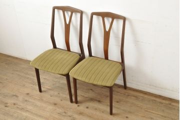 デンマークビンテージ　チーク材　洗練された佇まいが目を引くダイニングチェア2脚セット(イス、椅子、ヴィンテージ、北欧)(R-052635)