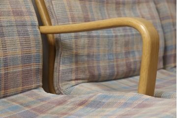 中古　CONDE HOUSE(カンディハウス)　淡い色合いとチェック柄がナチュラルな雰囲気を醸し出すダイニングチェア4脚セット(椅子、アームチェア)(R-052638)