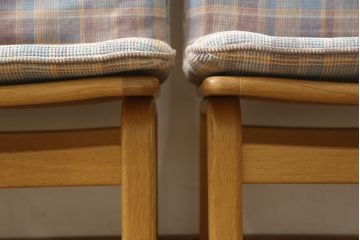 中古　CONDE HOUSE(カンディハウス)　淡い色合いとチェック柄がナチュラルな雰囲気を醸し出すダイニングチェア4脚セット(椅子、アームチェア)(R-052638)
