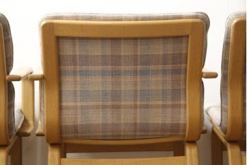 中古　CONDE HOUSE(カンディハウス)　淡い色合いとチェック柄がナチュラルな雰囲気を醸し出すダイニングチェア4脚セット(椅子、アームチェア)(R-052638)