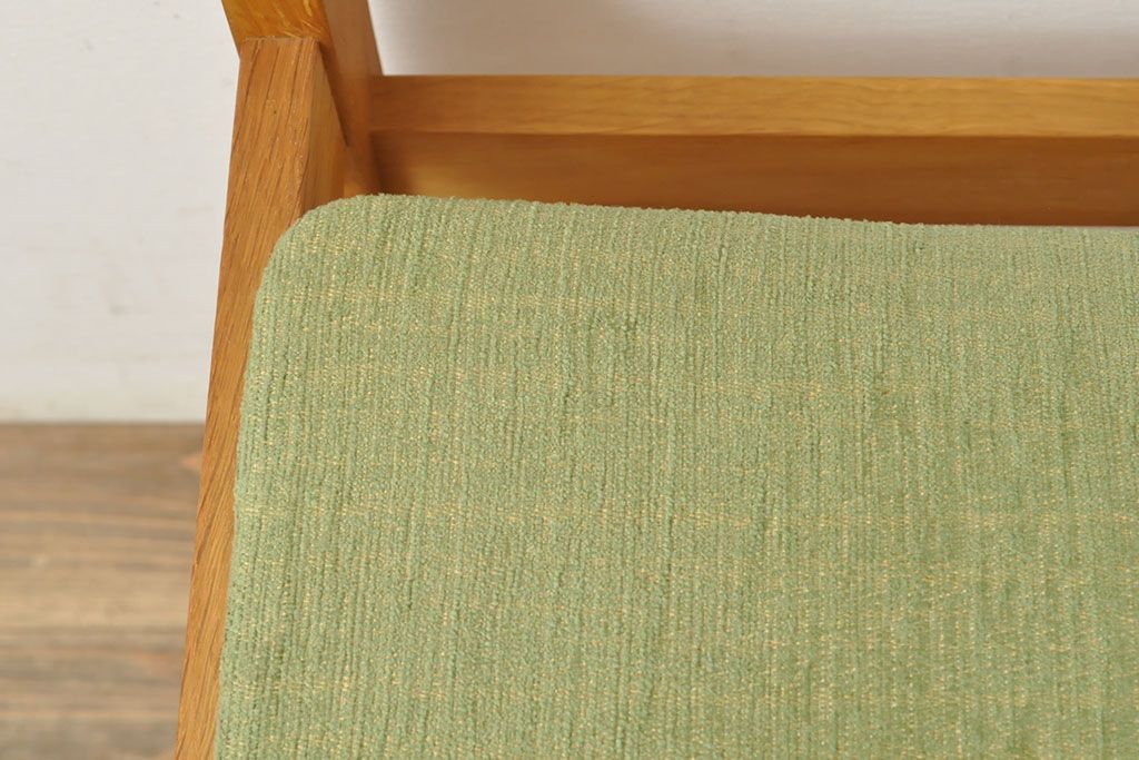 北欧ビンテージ　ナラ材　ナチュラルスタイルにおすすめのダイニングチェア2脚セット　(R-052640)