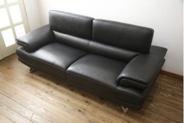 中古　イタリア製　Nicoline(ニコライン)　2018年モデル　上質な空間づくりにぴったりな高級感漂う本革ソファ(定価約58万円)(2.5人掛けソファ)(R-052645)