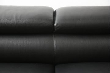 中古　イタリア製　Nicoline(ニコライン)　2018年モデル　上質な空間づくりにぴったりな高級感漂う本革ソファ(定価約58万円)(2.5人掛けソファ)(R-052645)