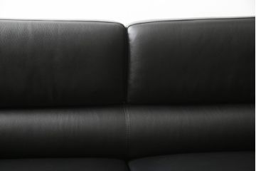 中古　イタリア製　Nicoline(ニコライン)　2018年モデル　上質な空間づくりにぴったりな高級感漂う本革ソファ(定価約58万円)(2.5人掛けソファ)(R-052645)