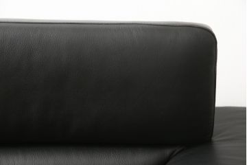 中古　イタリア製　Nicoline(ニコライン)　2018年モデル　上質な空間づくりにぴったりな高級感漂う本革ソファ(定価約58万円)(2.5人掛けソファ)(R-052645)