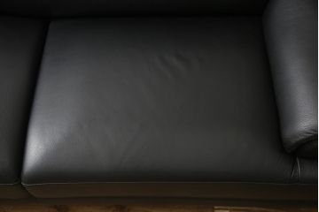 中古　イタリア製　Nicoline(ニコライン)　2018年モデル　上質な空間づくりにぴったりな高級感漂う本革ソファ(定価約58万円)(2.5人掛けソファ)(R-052645)