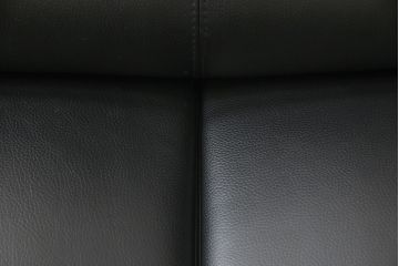 中古　イタリア製　Nicoline(ニコライン)　2018年モデル　上質な空間づくりにぴったりな高級感漂う本革ソファ(定価約58万円)(2.5人掛けソファ)(R-052645)