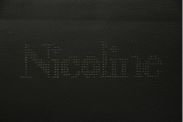 中古　イタリア製　Nicoline(ニコライン)　2018年モデル　上質な空間づくりにぴったりな高級感漂う本革ソファ(定価約58万円)(2.5人掛けソファ)(R-052645)