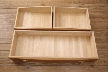 未使用新古品　高級品!　松創(マツソウ)　チーク材　洗練された佇まいとつくりの良さが魅力的な最高級整理タンス(定価約90万円)(和タンス、和箪笥、引き出し)(R-052647)