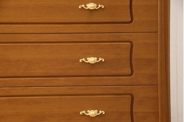 未使用新古品　高級品!　松創(マツソウ)　チーク材　洗練された佇まいとつくりの良さが魅力的な最高級整理タンス(定価約90万円)(和タンス、和箪笥、引き出し)(R-052647)