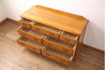 中古　横浜ダニエル(daniel)　アーリーアメリカン　A-104横長整理タンス　気品漂う洗練されたデザインが魅力的なチェスト(引き出し、洋服タンス、サイドボード)(R-052649)