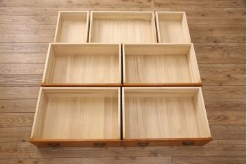 中古　横浜ダニエル(daniel)　アーリーアメリカン　A-104横長整理タンス　気品漂う洗練されたデザインが魅力的なチェスト(引き出し、洋服タンス、サイドボード)(R-052649)