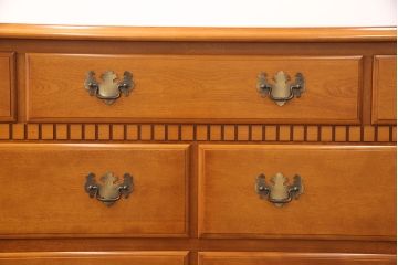 中古　横浜ダニエル(daniel)　アーリーアメリカン　A-104横長整理タンス　気品漂う洗練されたデザインが魅力的なチェスト(引き出し、洋服タンス、サイドボード)(R-052649)