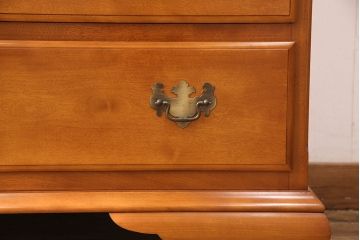 中古　横浜ダニエル(daniel)　アーリーアメリカン　A-104横長整理タンス　気品漂う洗練されたデザインが魅力的なチェスト(引き出し、洋服タンス、サイドボード)(R-052649)