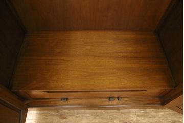 中古　DREXEL HERITAGE(ドレクセルヘリテイジ)　Triune(トライユン)シリーズ　マホガニー材の木肌が美しいワードローブ(定価約90万円)(引き出し付き、キャビネット、収納棚、戸棚)(R-052650)