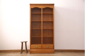 中古　横浜クラシック家具　ダニエル(Daniel)　扉のないデザインがすっきりとした印象の気品漂う本棚(ブックシェルフ、飾り棚、収納棚、オープンラック)(R-052651)