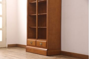 中古　横浜クラシック家具　ダニエル(Daniel)　扉のないデザインがすっきりとした印象の気品漂う本棚(ブックシェルフ、飾り棚、収納棚、オープンラック)(R-052651)