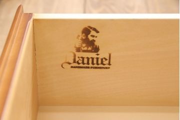中古　横浜クラシック家具　ダニエル(Daniel)　扉のないデザインがすっきりとした印象の気品漂う本棚(ブックシェルフ、飾り棚、収納棚、オープンラック)(R-052651)