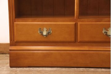 中古　横浜クラシック家具　ダニエル(Daniel)　扉のないデザインがすっきりとした印象の気品漂う本棚(ブックシェルフ、飾り棚、収納棚、オープンラック)(R-052651)