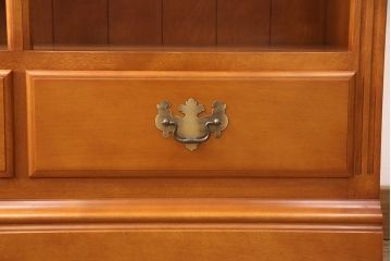 中古　横浜クラシック家具　ダニエル(Daniel)　扉のないデザインがすっきりとした印象の気品漂う本棚(ブックシェルフ、飾り棚、収納棚、オープンラック)(R-052651)