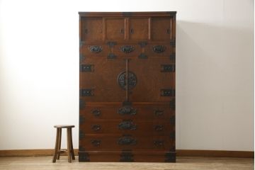 中古　超美品　国産手造り民芸家具　凝った金具と美しい杢目が目を引く三段重ね和箪笥(定価約55万円)(和タンス、重ねタンス、衣装箪笥、引き出し)(R-052652)