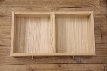 中古　超美品　国産手造り民芸家具　凝った金具と美しい杢目が目を引く三段重ね和箪笥(定価約55万円)(和タンス、重ねタンス、衣装箪笥、引き出し)(R-052652)