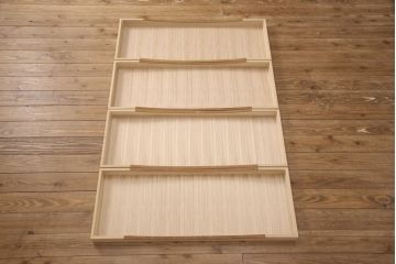 中古　超美品　国産手造り民芸家具　凝った金具と美しい杢目が目を引く三段重ね和箪笥(定価約55万円)(和タンス、重ねタンス、衣装箪笥、引き出し)(R-052652)