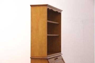 中古　極美品　横浜クラシック家具　ダニエル(Daniel)　収納力抜群で使い勝手のよさそうなビューローブックシェルフ(引き出し、飾り棚、収納棚、本棚、デスク、在宅ワーク、在宅用)(R-052653)