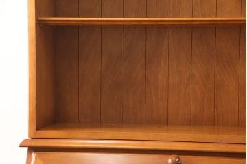 中古　極美品　横浜クラシック家具　ダニエル(Daniel)　収納力抜群で使い勝手のよさそうなビューローブックシェルフ(引き出し、飾り棚、収納棚、本棚、デスク、在宅ワーク、在宅用)(R-052653)