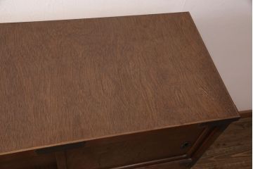 中古　美品　脚(台輪)付きリメイク　国産手造り民芸家具　凝ったデザインの金具と深みのある色合いが美しい和タンス(和箪笥、チェスト、引き出し)(R-052654)