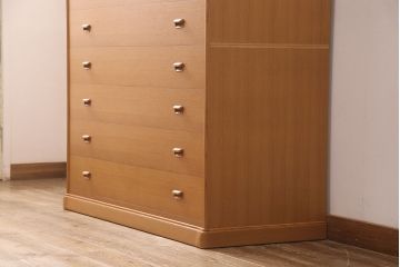 未使用展示品　最高級品!　松創(マツソウ)　ケヤキ柾目　シンプルながらつくりの良さが感じられる和タンス(定価約130万円)(引き出し、整理タンス、和箪笥)(R-052656)