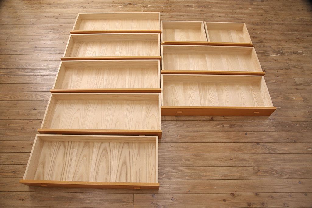 未使用展示品　最高級品!　松創(マツソウ)　ケヤキ柾目　シンプルながらつくりの良さが感じられる和タンス(定価約130万円)(引き出し、整理タンス、和箪笥)(R-052656)