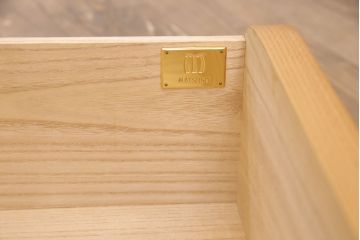 未使用展示品　最高級品!　松創(マツソウ)　ケヤキ柾目　シンプルながらつくりの良さが感じられる和タンス(定価約130万円)(引き出し、整理タンス、和箪笥)(R-052656)