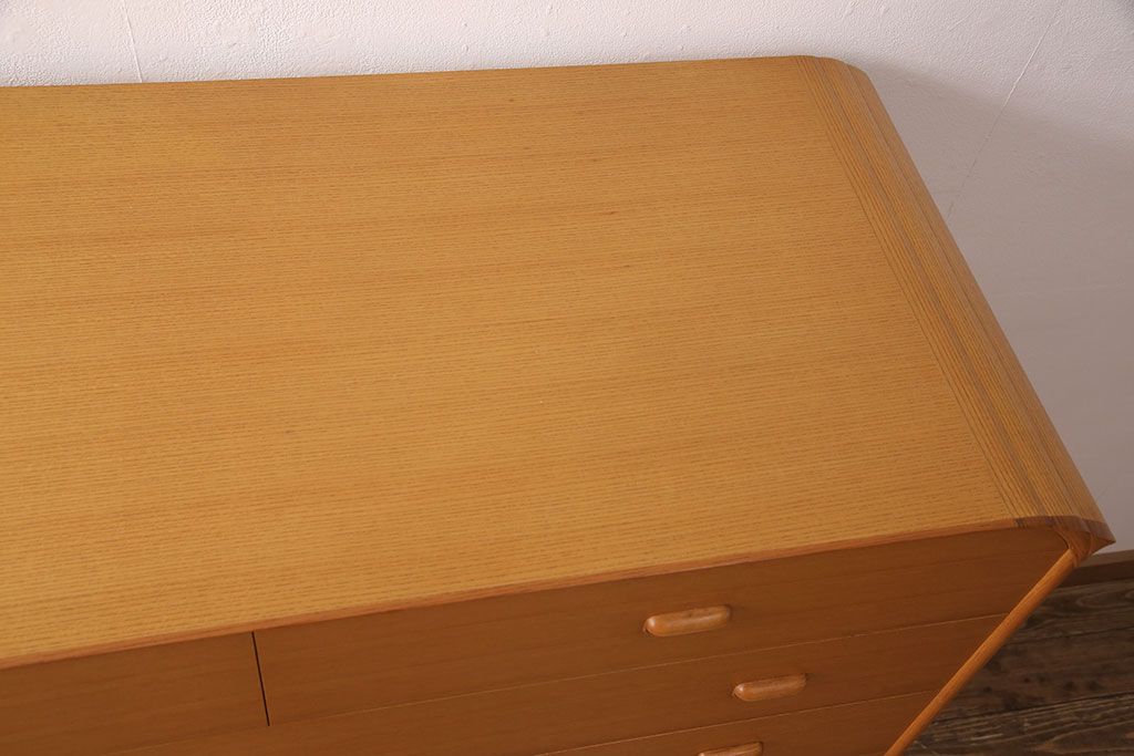 未使用展示品　最高級品!　松創(マツソウ)　ケヤキ柾目　シンプルながらつくりの良さが感じられる和タンス(定価約130万円)(引き出し、整理タンス、和箪笥)(R-052656)