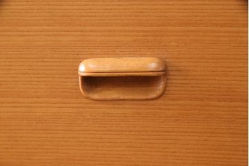 未使用展示品　最高級品!　松創(マツソウ)　ケヤキ柾目　シンプルながらつくりの良さが感じられる和タンス(定価約130万円)(引き出し、整理タンス、和箪笥)(R-052656)