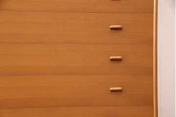 未使用展示品　最高級品!　松創(マツソウ)　ケヤキ柾目　シンプルながらつくりの良さが感じられる和タンス(定価約130万円)(引き出し、整理タンス、和箪笥)(R-052656)