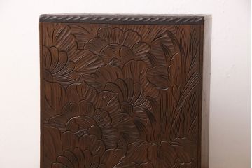 中古　日光彫り　華やかな花の意匠が目を惹く小引き出し(小物収納、卓上収納、引き出し)(R-052667)