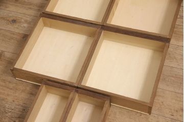 中古　日光彫り　華やかな花の意匠が目を惹く小引き出し(小物収納、卓上収納、引き出し)(R-052667)