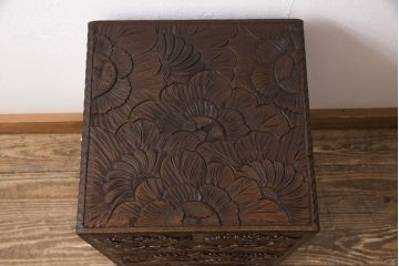 中古　日光彫り　華やかな花の意匠が目を惹く小引き出し(小物収納、卓上収納、引き出し)(R-052667)