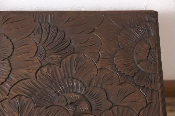 中古　日光彫り　華やかな花の意匠が目を惹く小引き出し(小物収納、卓上収納、引き出し)(R-052667)