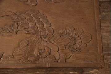 中古　日光彫り　大胆かつ繊細な彫刻が美しいセンターテーブル(座卓、ローテーブル)(R-052668)
