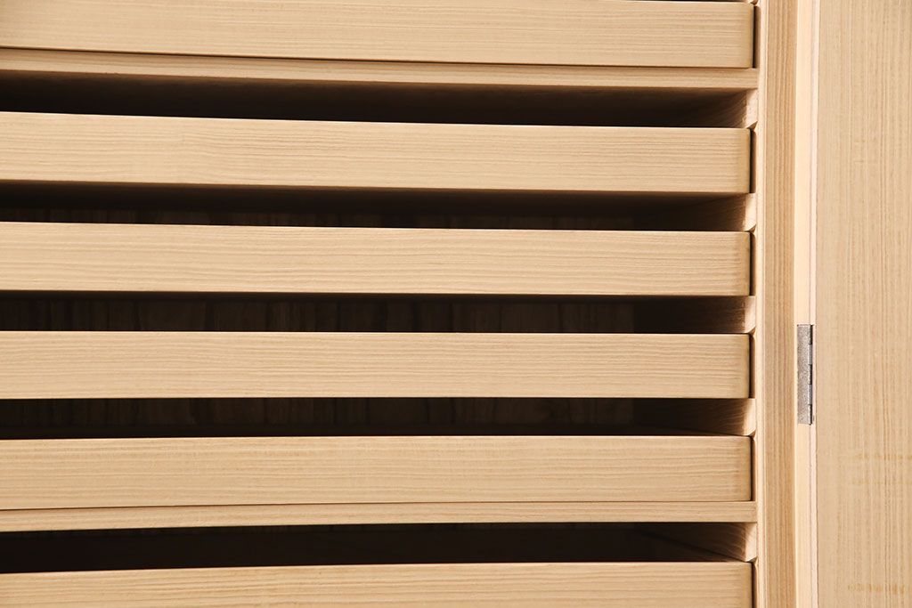 中古　伝統工芸士　田澤謙介作　繊細な金具が上品な雰囲気を演出してくれる加茂総桐箪笥(桐たんす、総桐たんす、桐タンス、着物箪笥、衣装タンス、和服箪笥)(定価約130万円)(R-052670)