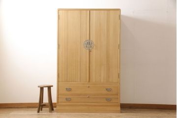 中古　伝統工芸士　田澤謙介作　繊細な金具が上品な雰囲気を演出してくれる加茂総桐箪笥(桐たんす、総桐たんす、桐タンス、着物箪笥、衣装タンス、和服箪笥)(定価約130万円)(R-052670)