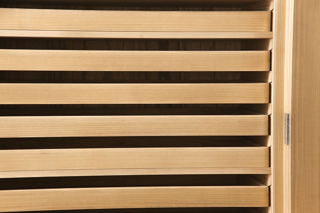 中古　伝統工芸士　田澤謙介作　繊細な金具が上品な雰囲気を演出してくれる加茂総桐箪笥(桐たんす、総桐たんす、桐タンス、着物箪笥、衣装タンス、和服箪笥)(定価約130万円)(R-052670)